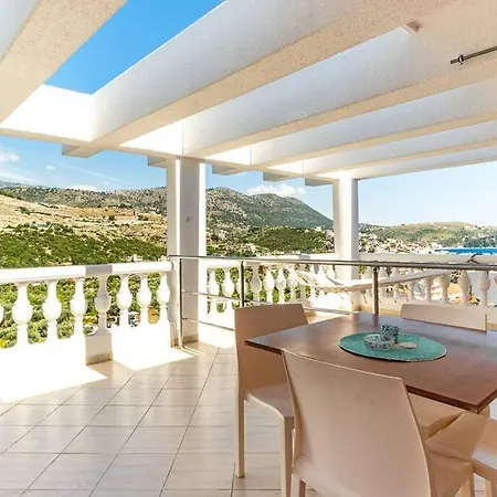 5 Pool, Views, Kitchen, Parking And - Goro Appartement