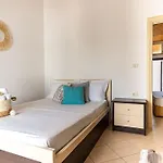 5 Pool, Views, Kitchen, Parking And - Goro