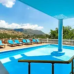 Apartamento 5 Pool, Views, Kitchen, Parking And - Goro Himarë