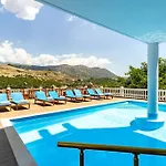 Apartamento 5 Pool, Views, Kitchen, Parking And - Goro