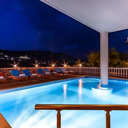 5 Pool, Views, Kitchen, Parking And - Goro Апартаменты Химара