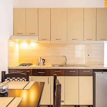 아파트 5 Pool, Views, Kitchen, Parking And - Goro