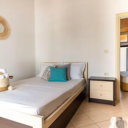 5 Pool, Views, Kitchen, Parking And - Goro