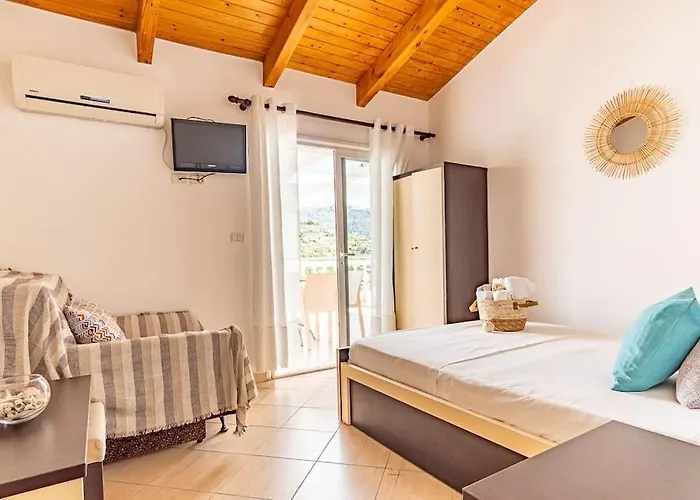 5 Pool, Views, Kitchen, Parking And - Goro