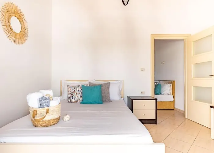 5 Pool, Views, Kitchen, Parking And - Goro