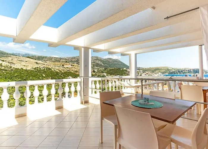 5 Pool, Views, Kitchen, Parking And - Goro Apartamento