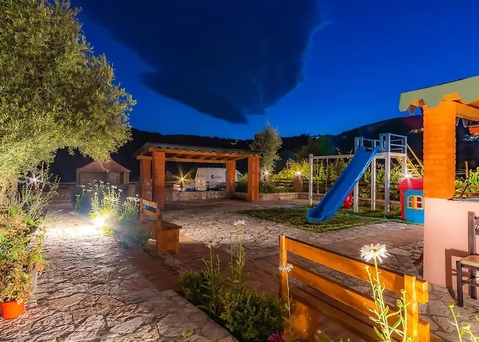 5 Pool, Views, Kitchen, Parking And - Goro *