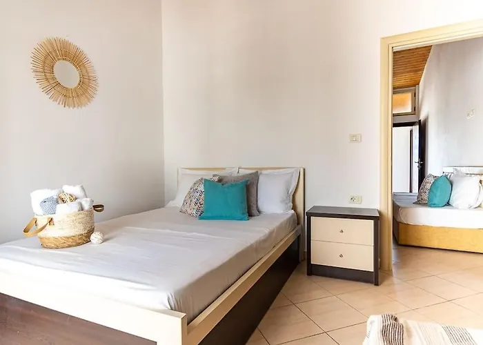 5 Pool, Views, Kitchen, Parking And - Goro